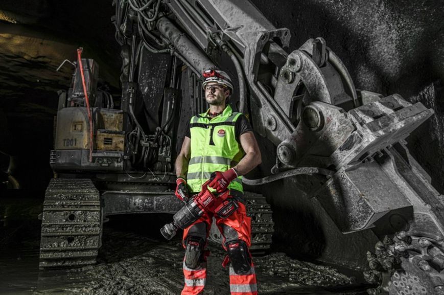 Гайковерт аккумуляторный бесщеточный MILWAUKEE 1'' (2711Нм) M18 ONEFHIWF1DS-0C, с кольцом (каркас) 4933472071 фото