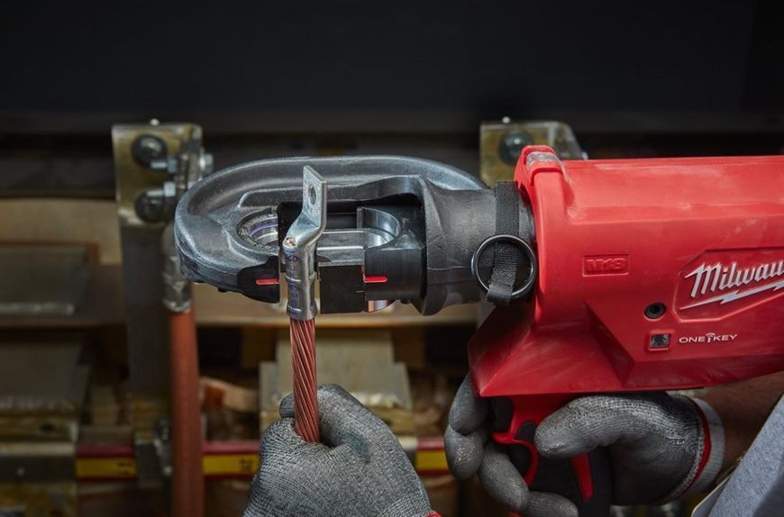 Обжимник гидравлический аккумуляторный для кабелей MILWAUKEE M18 HCCT109/42-522C (ЗУ+2акк.Х5Ач+кейс) 4933459273 фото