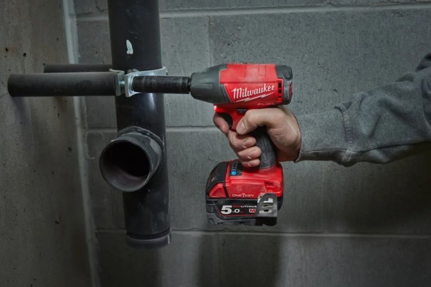 Ударный гайковерт MILWAUKEE 1/2" M18 FUEL ONEIWF12-502X ONE-KEY с фрикц. кольцом (300 Нм) 4933451374 4933451374 фото