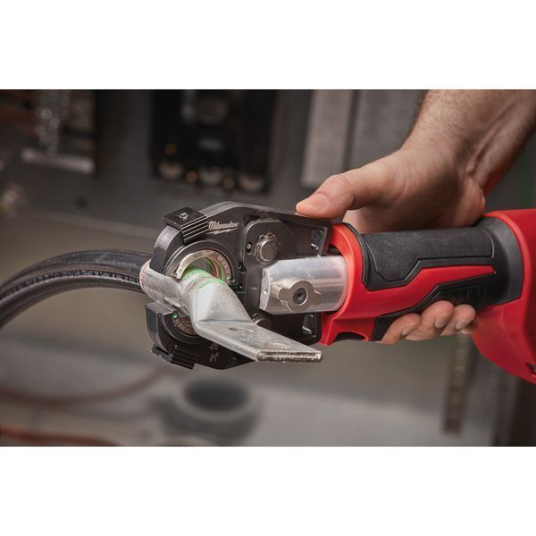 Обжимник гидравлический аккумуляторный для кабелей MILWAUKEE M18&trade; HCCT-201C ONE-KEY (ЗУ+1Х2Ач+кейс) 4933451194 фото