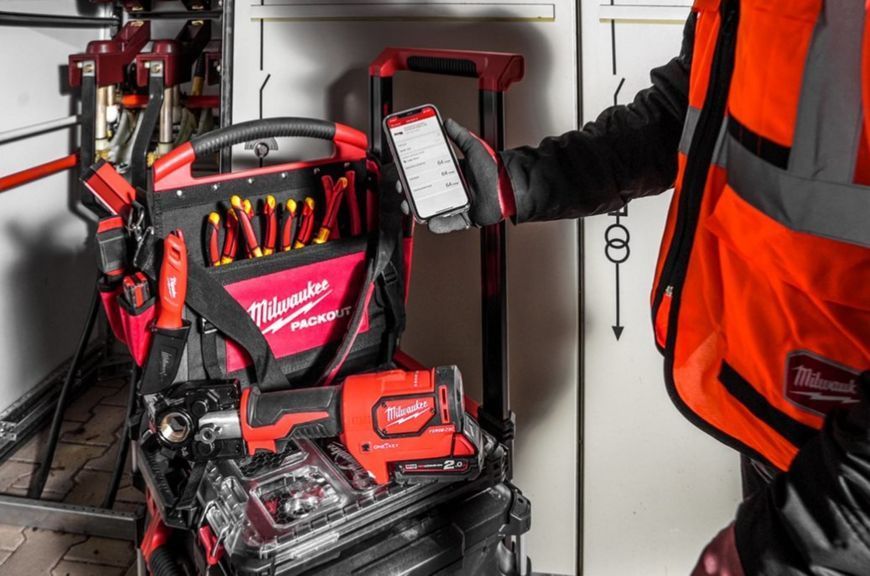 Обжимник гидравлический аккумуляторный для кабелей MILWAUKEE M18&trade; HCCT-201C ONE-KEY (ЗУ+1Х2Ач+кейс) 4933451194 фото