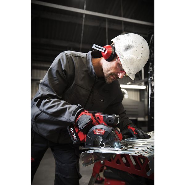 Пила дисковая аккумуляторная бесщеточная по металу MILWAUKEE M18 FMCS-502X &Oslash;150мм (ЗУ+2Х5Ач+HDкейс) 4933459193 фото