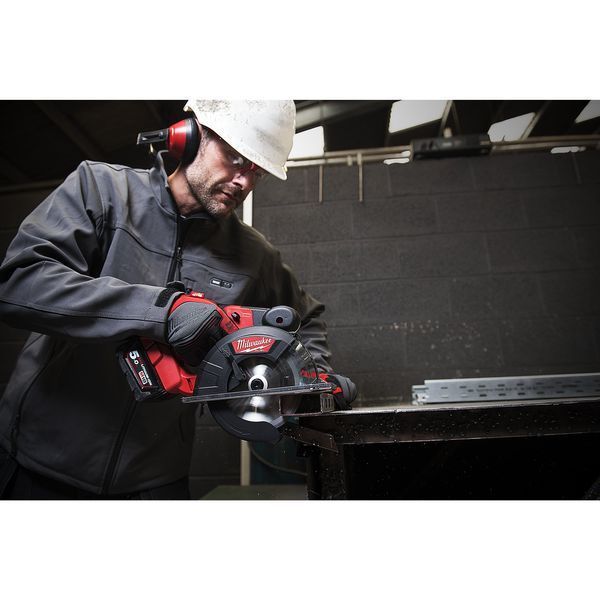Пила дисковая аккумуляторная бесщеточная по металу MILWAUKEE M18 FMCS-502X &Oslash;150мм (ЗУ+2Х5Ач+HDкейс) 4933459193 фото